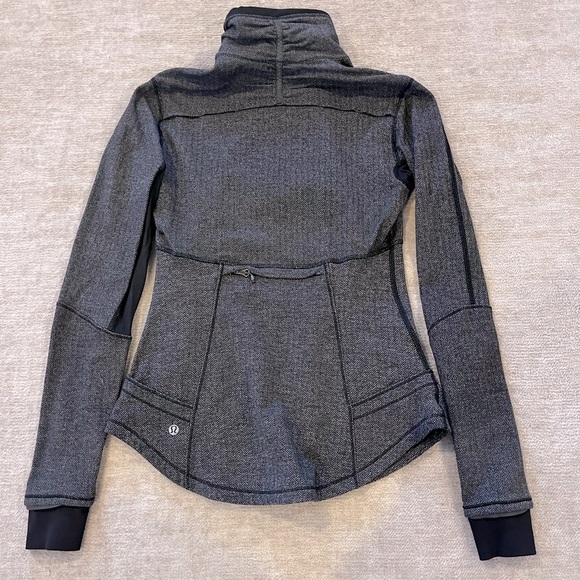 Lululemon Base Runner 1/2 Zip
Heathered Herringbone Heathered Black W3B82S
Sz 8 - Picture 8 of 8